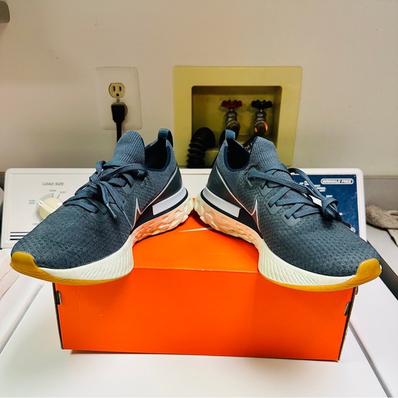 Nike React Infinity Run Flyknit - Picture 3 of 12